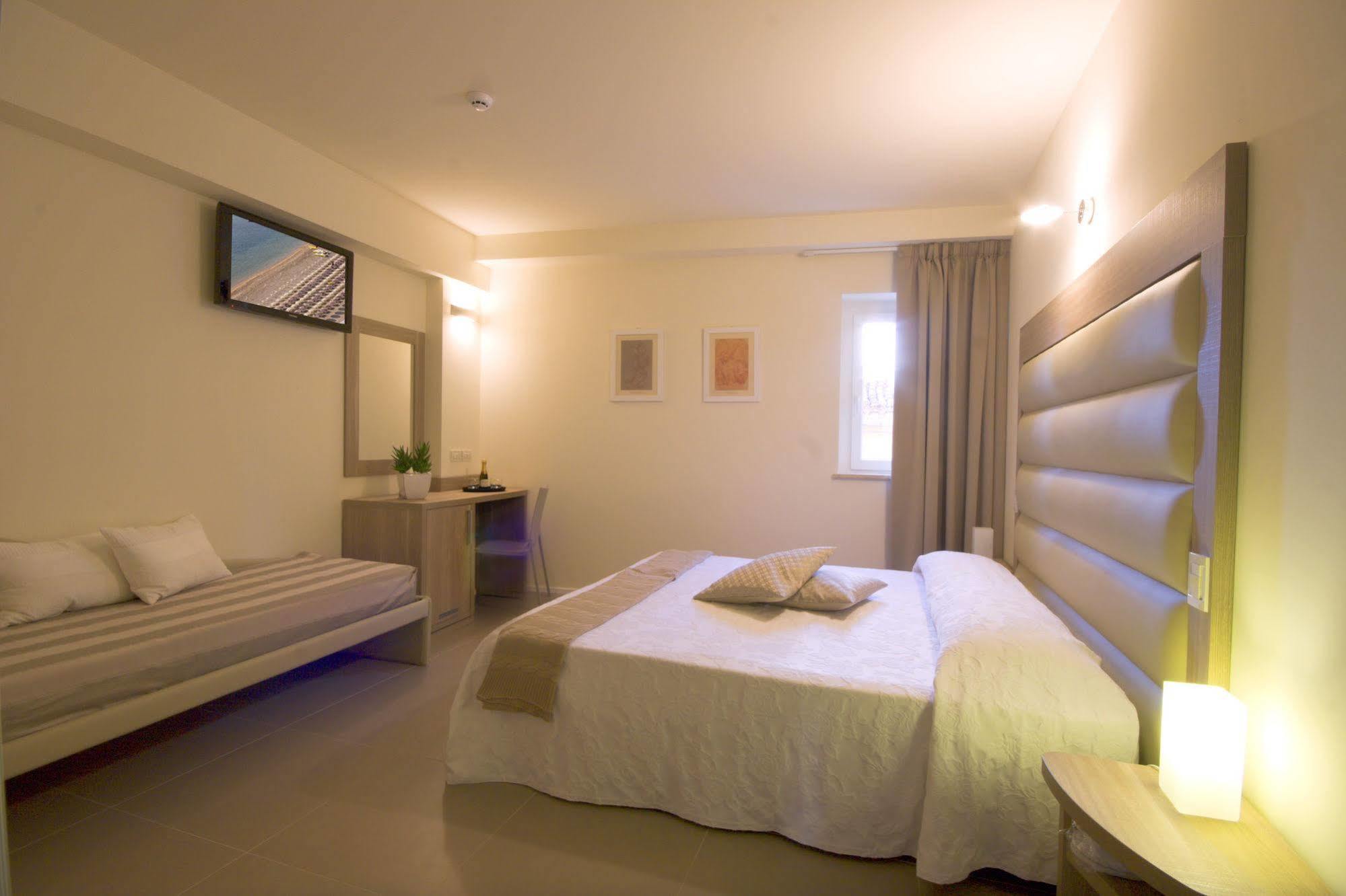 Palazzo Ruschioni Boutique Hotel Camerano Exteriör bild