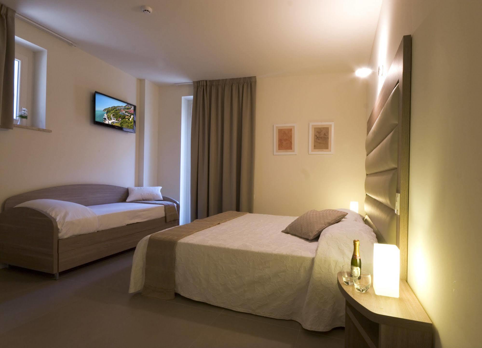 Palazzo Ruschioni Boutique Hotel Camerano Exteriör bild
