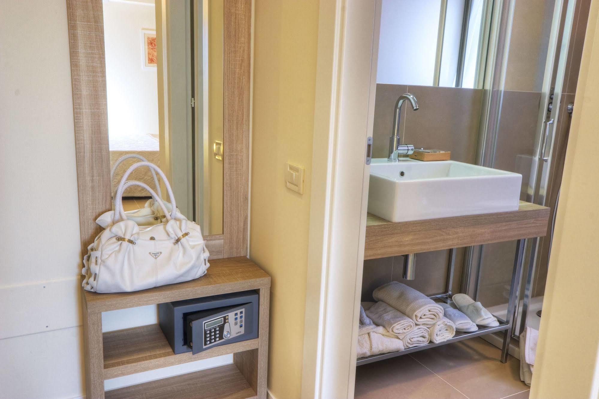 Palazzo Ruschioni Boutique Hotel Camerano Exteriör bild